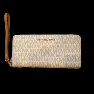 Michael Kors wallet wristlet